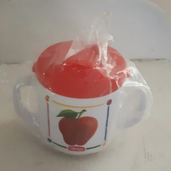 Vintage baby Heinz sippy cup with an apple image on one side and carrots on the - Picture 4 of 5